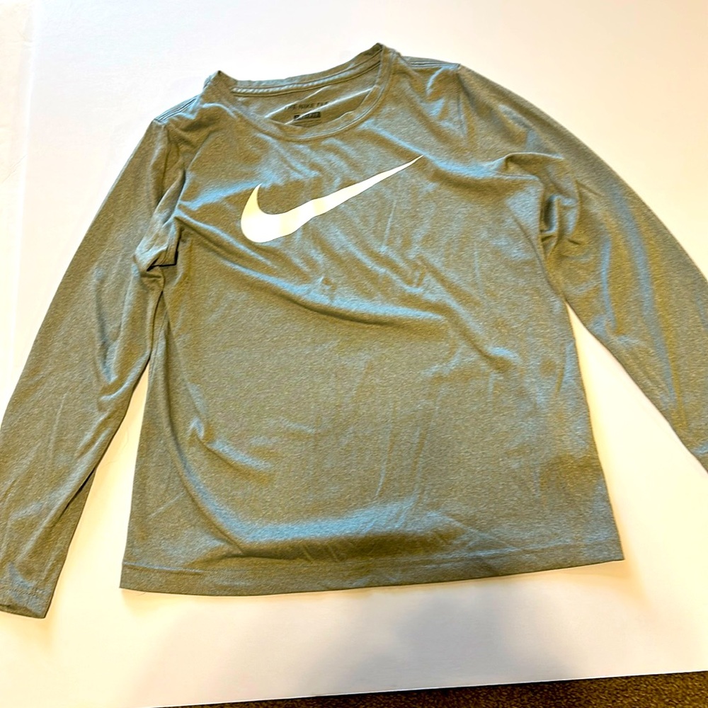 Nike dri fit gray long sleeve shirt boys size m